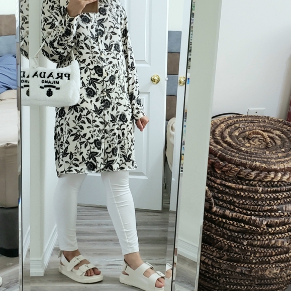 ***SOLD***100% Authentic Gucci Isla Buckled Rubber Sandals White Sz 38 - Picture 9 of 11